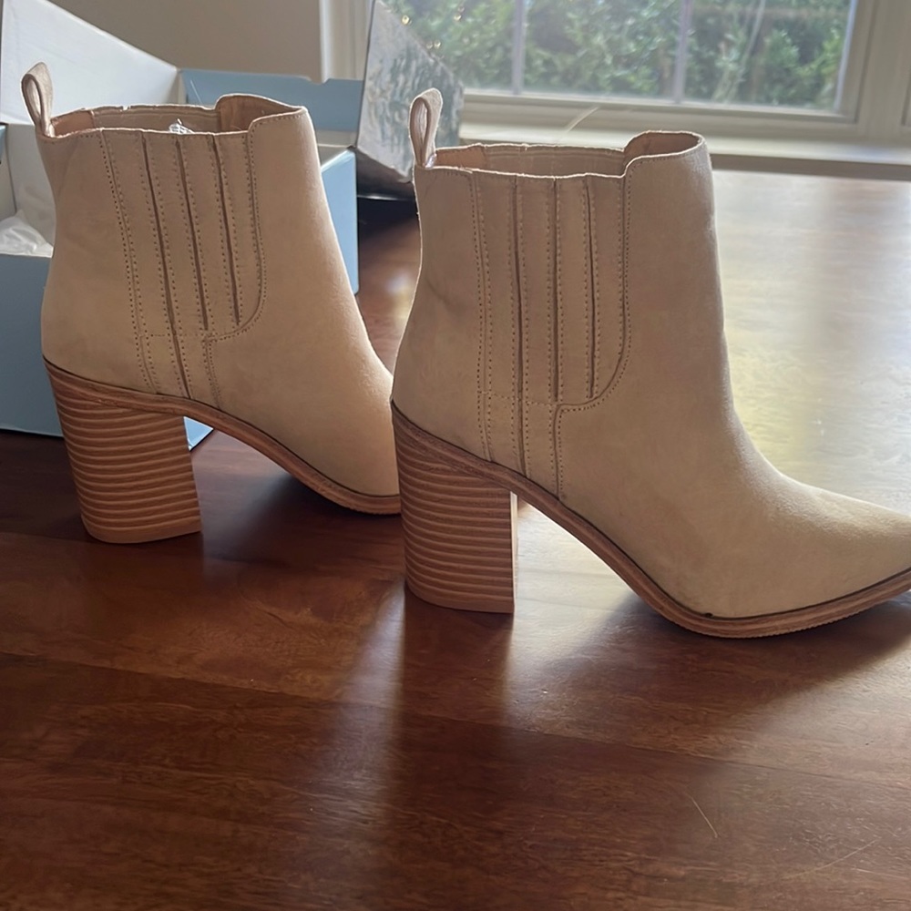 Women’s Mid Heel Bootie